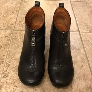 Gentle Souls Ridgual Wedge Ankle Boot, size 8M